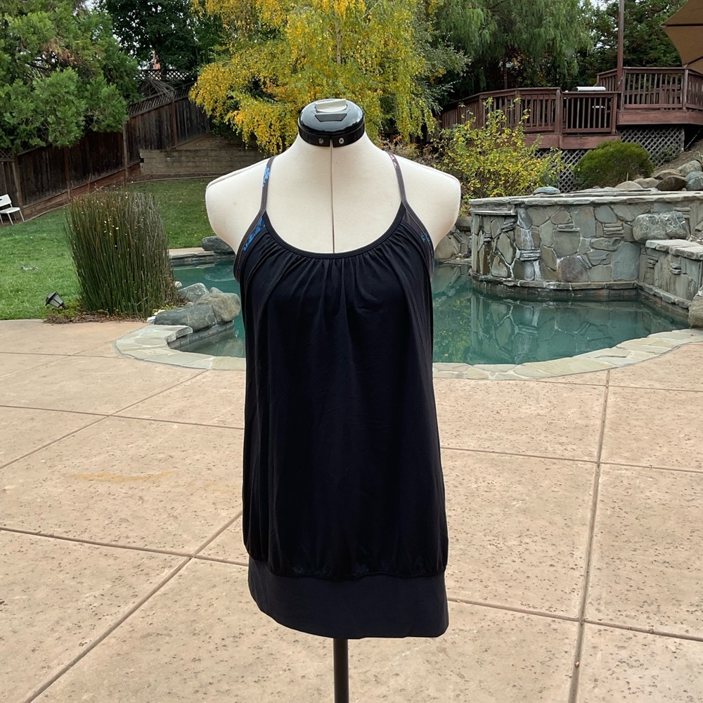 Classic LuLulemon tank top with built in sports bra